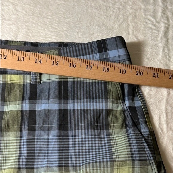 PGA Tour Mens Golf Shorts Plaid Pattern Gray Blue‎ Yellow Casual - Picture 3 of 5